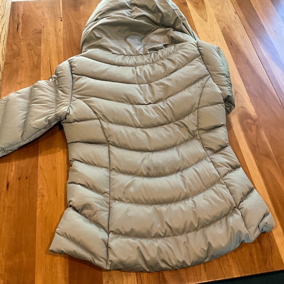 Patagonia women’s size M very warm down jacket - Picture 7 of 9